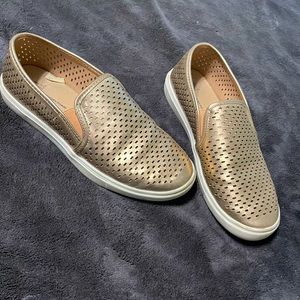 Women’s Time and Tru shoes